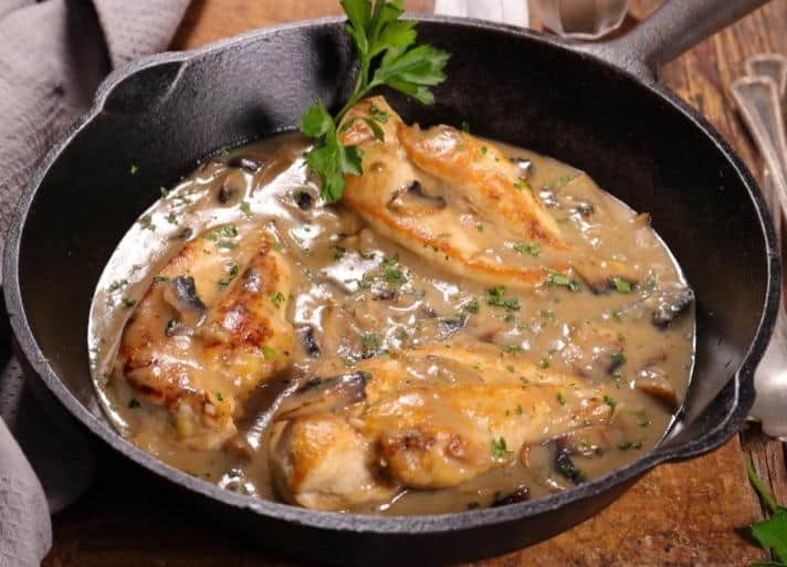 POULET À LA CRÈME ET AUX CHAMPIGNONS AU FOUR - CULTURE CRUNCH